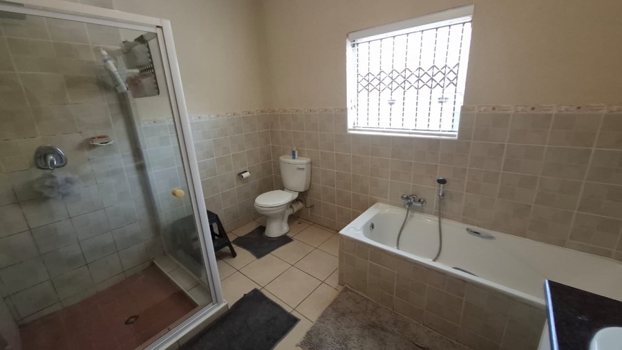 3 Bedroom Property for Sale in Safari Gardens North West